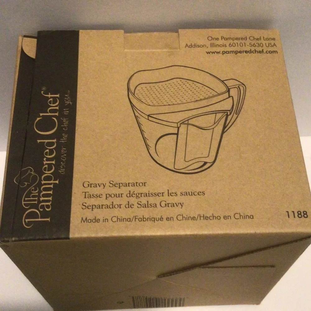Pampered Chef White and Gray Gravy Separator with Measuring Marks